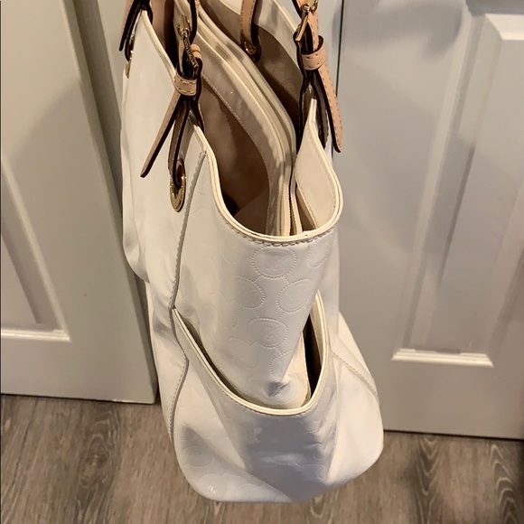 Michael Kors White Patent Bag - Picture 5 of 6